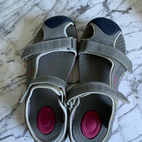 Teva’s Sandals 5 - Picture 2 of 10